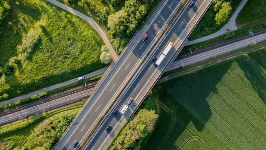 Motorway and rail corridor crossing, seen from above